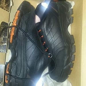 Steel toe work shoes